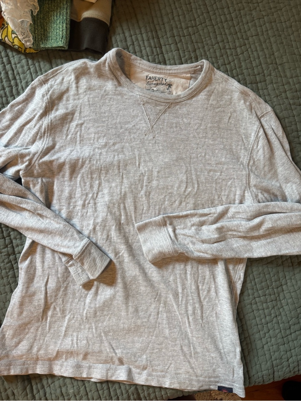 Faherty Sunwashed Lightweight Crewneck Sweater - Light Gray